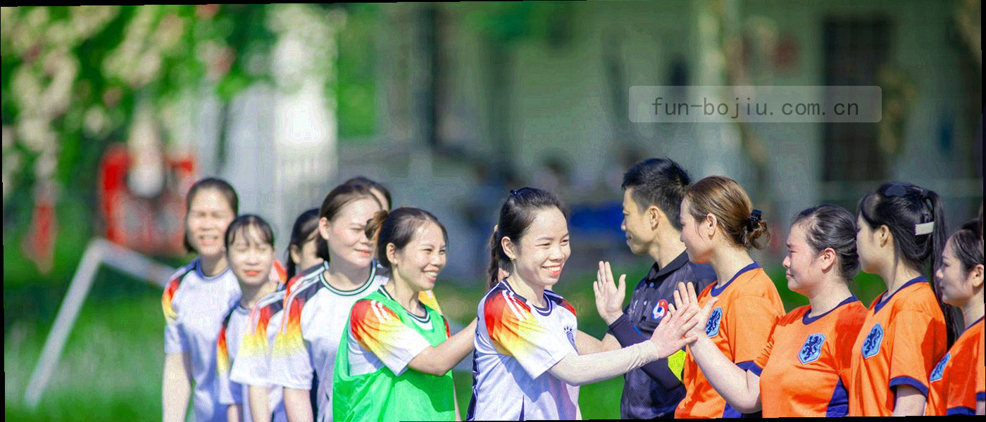 从首页一步进入分类专区的路径示意，沿途标出常驻在顶部与侧栏的分类滑动带